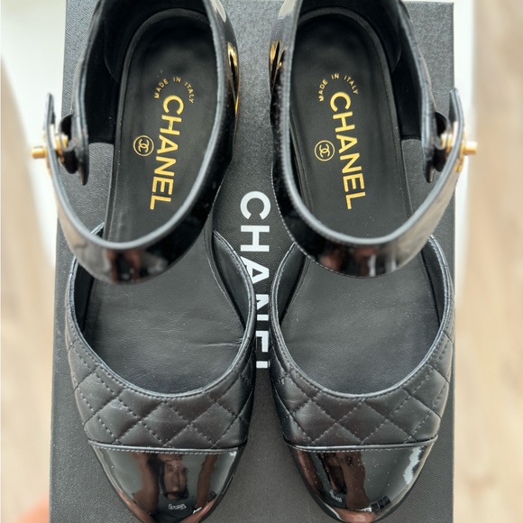 CHANEL Black MaryJanes - Picture 5 of 7